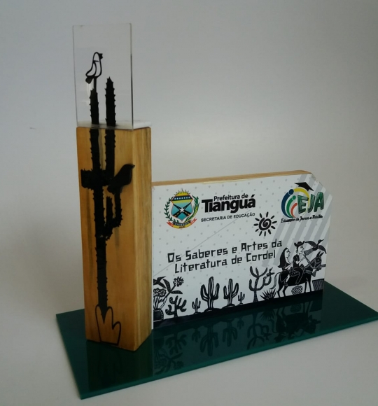 Troféu de Madeira Estilizado