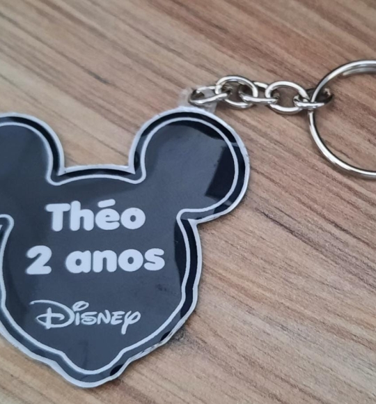 Chaveiro resinado formato especial